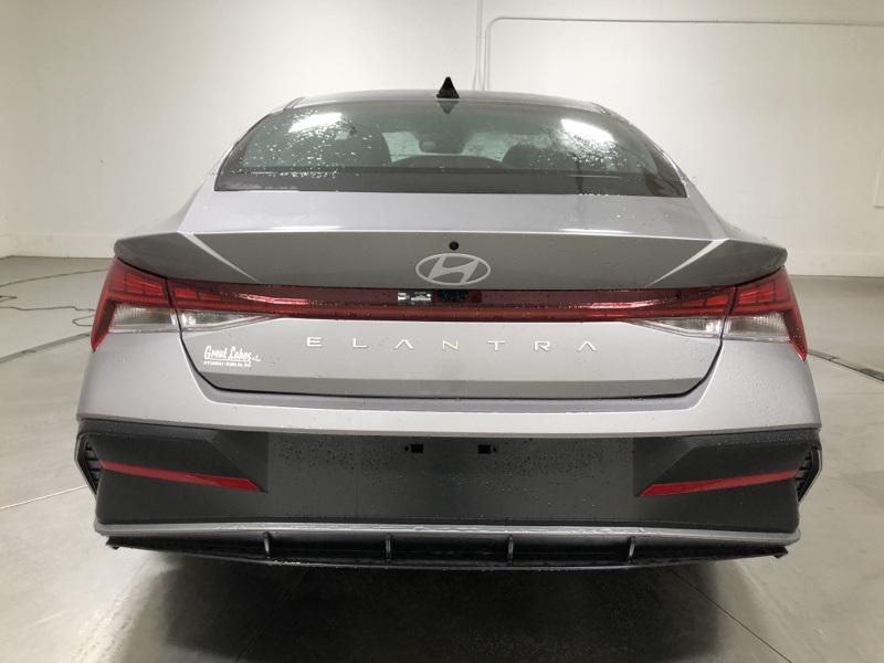 2025 Hyundai Elantra SEL Convenience photo 6