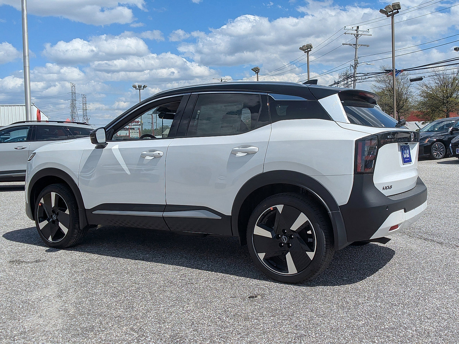 2025 Nissan Kicks SR photo 17