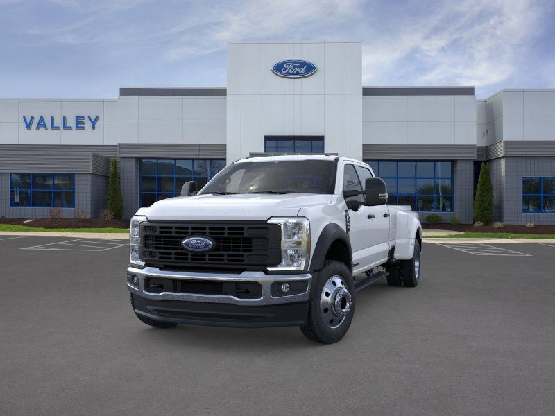 2025 Ford F-450 photo 2