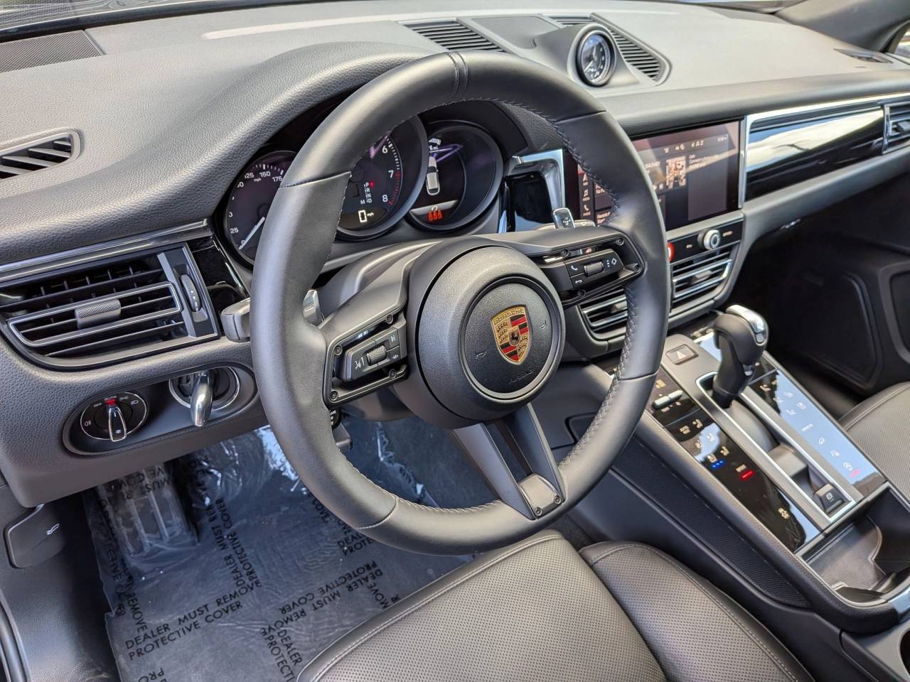2025 Porsche Macan Base photo 4