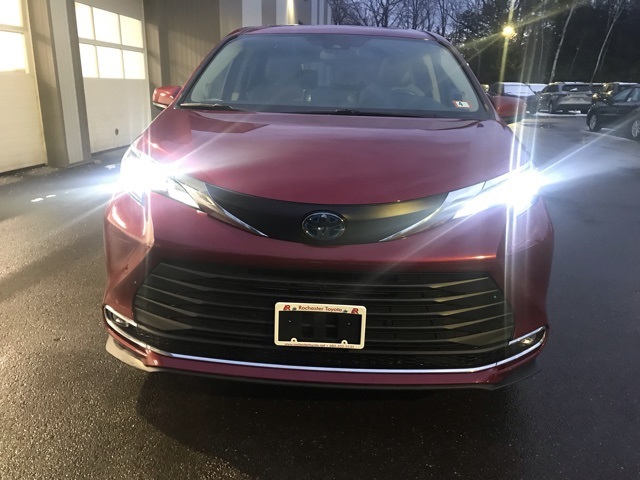 2021 Toyota Sienna XLE's photo