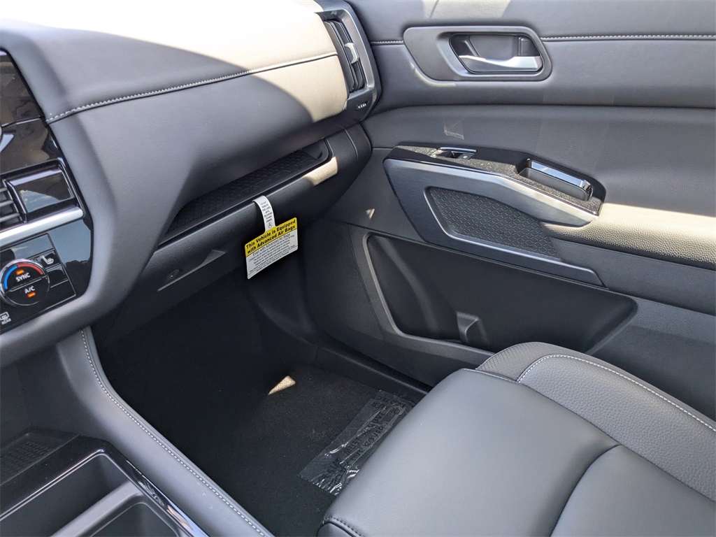 2025 Nissan Pathfinder SL photo 18
