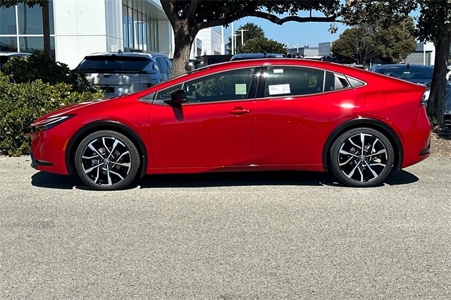 2026 Toyota Prius Plug-in Hybrid XSE photo 7