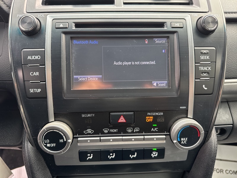 2014 Toyota Camry SE photo 26