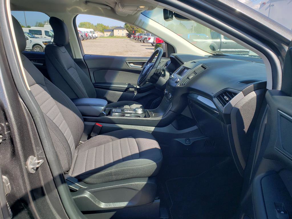 2019 Ford Edge SE photo 16