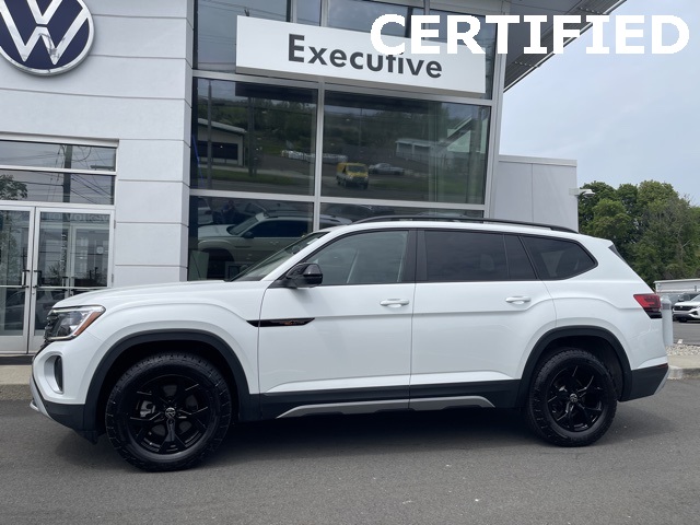 2024 Volkswagen Atlas Peak Edition SEL photo 2