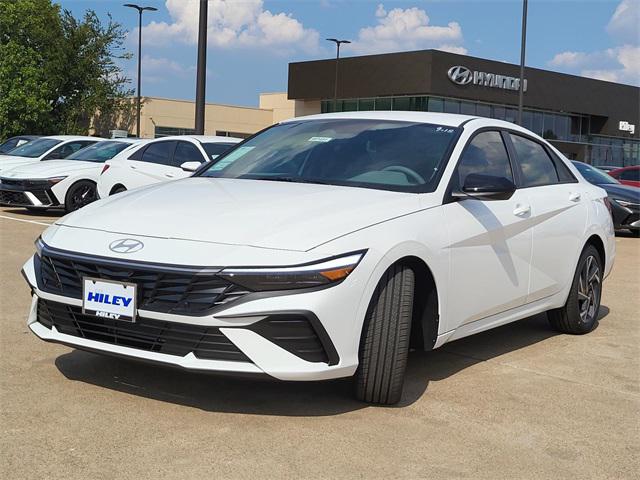 2025 Hyundai Elantra SEL Sport photo 2