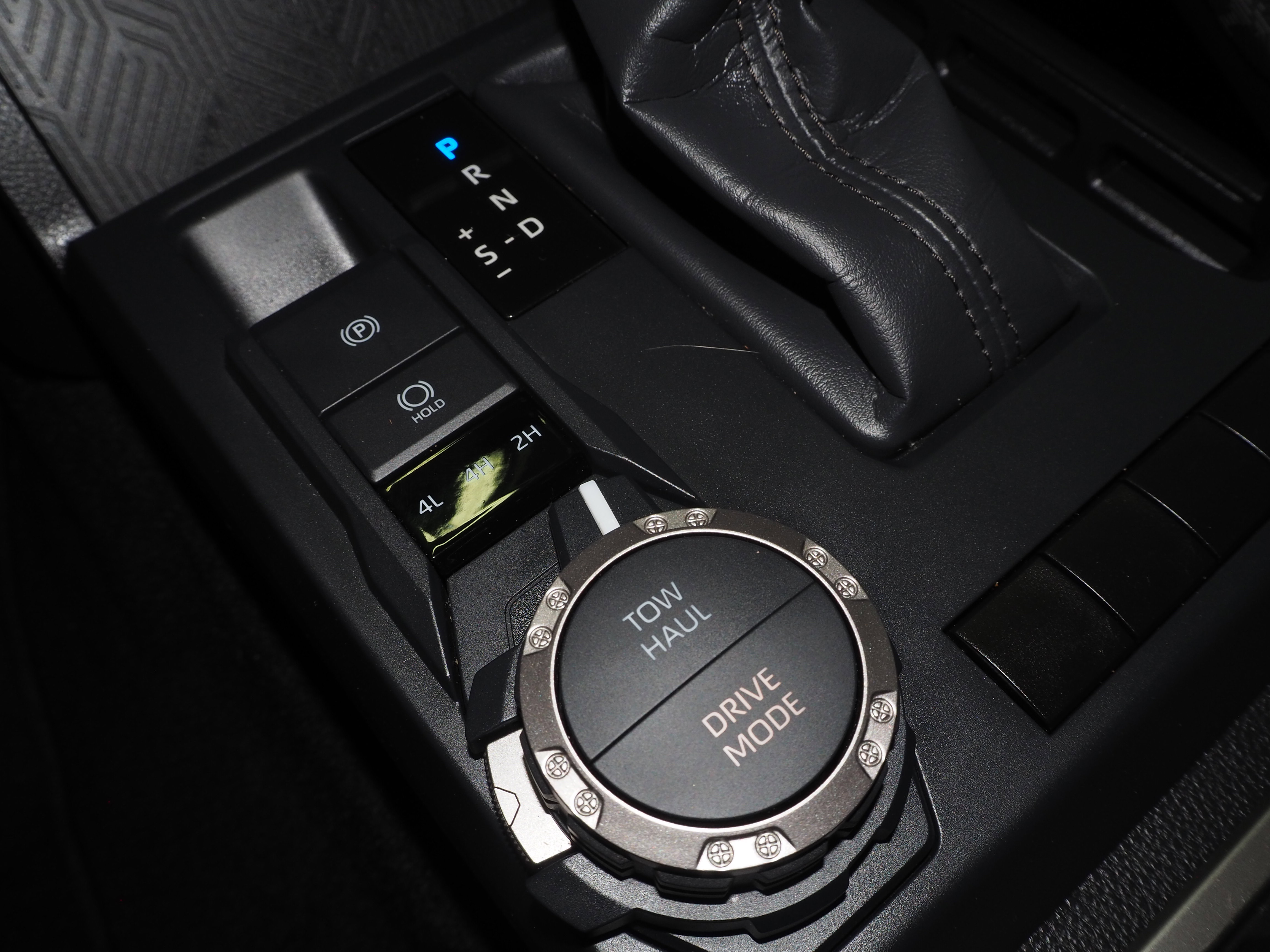 2024 Toyota Tacoma TRD Sport 4x4 photo 2