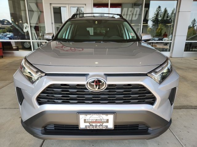 2025 Toyota RAV4 Hybrid XLE photo 3