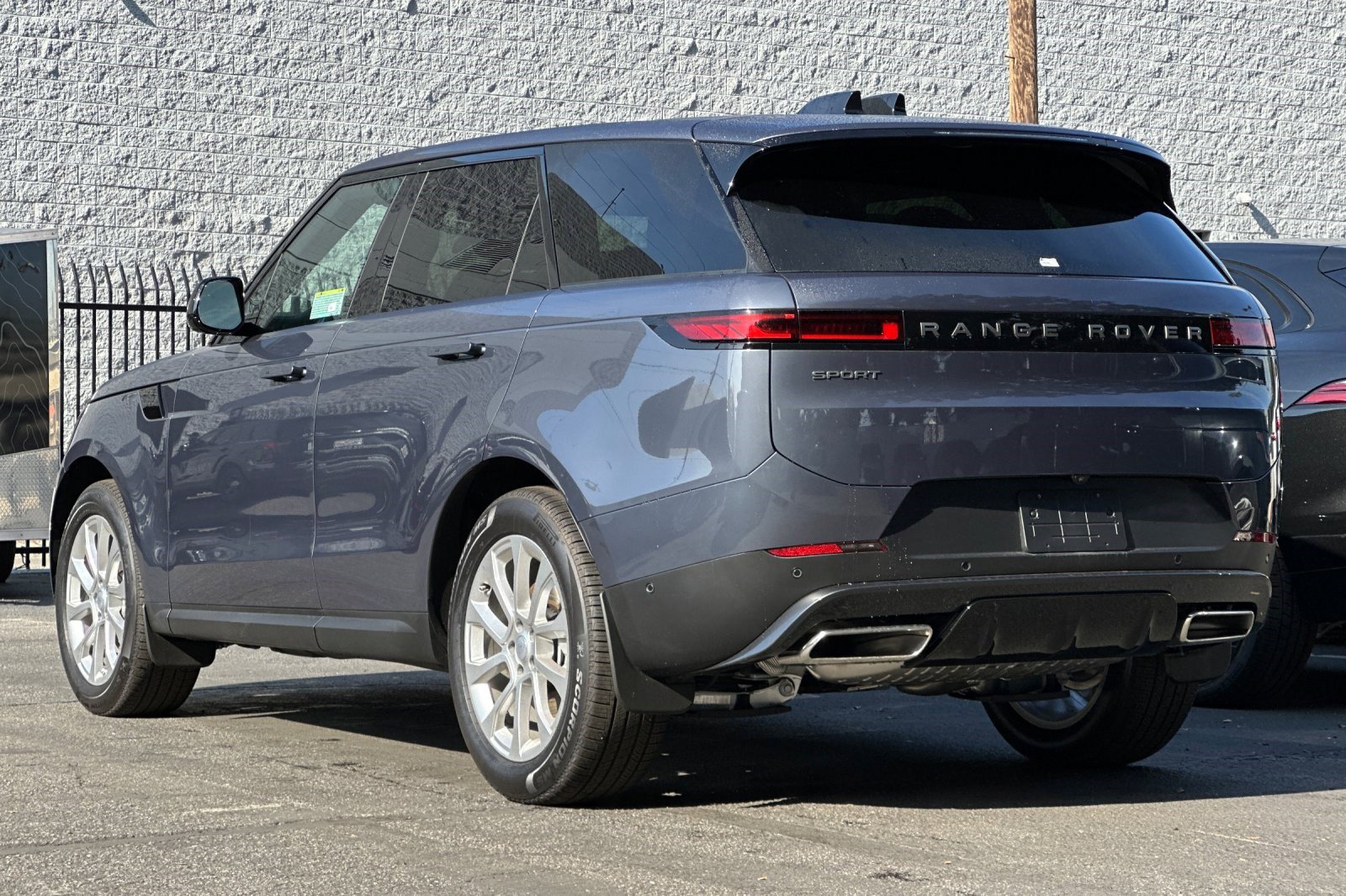 2025 Land Rover Range Rover Sport P360 SE photo 3