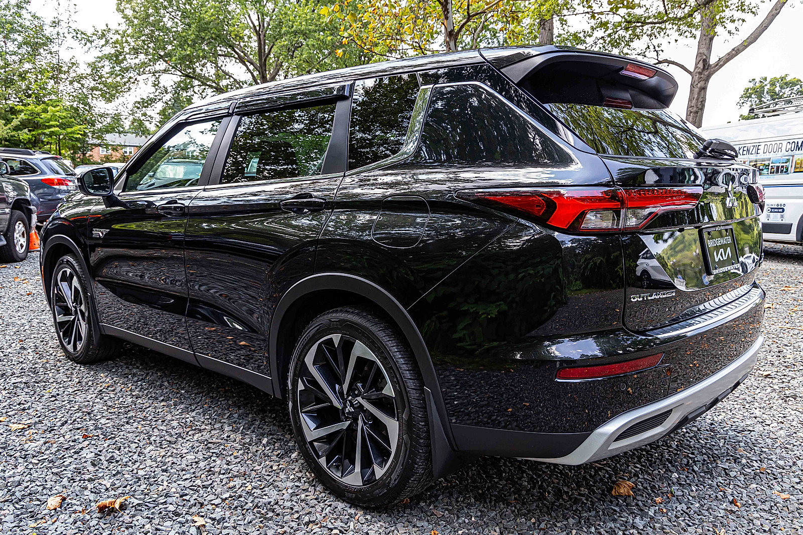 2023 Mitsubishi Outlander PHEV SEL S-AWC photo 2