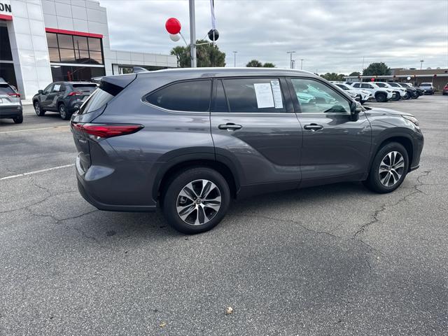 2022 Toyota Highlander Hybrid XLE photo 3