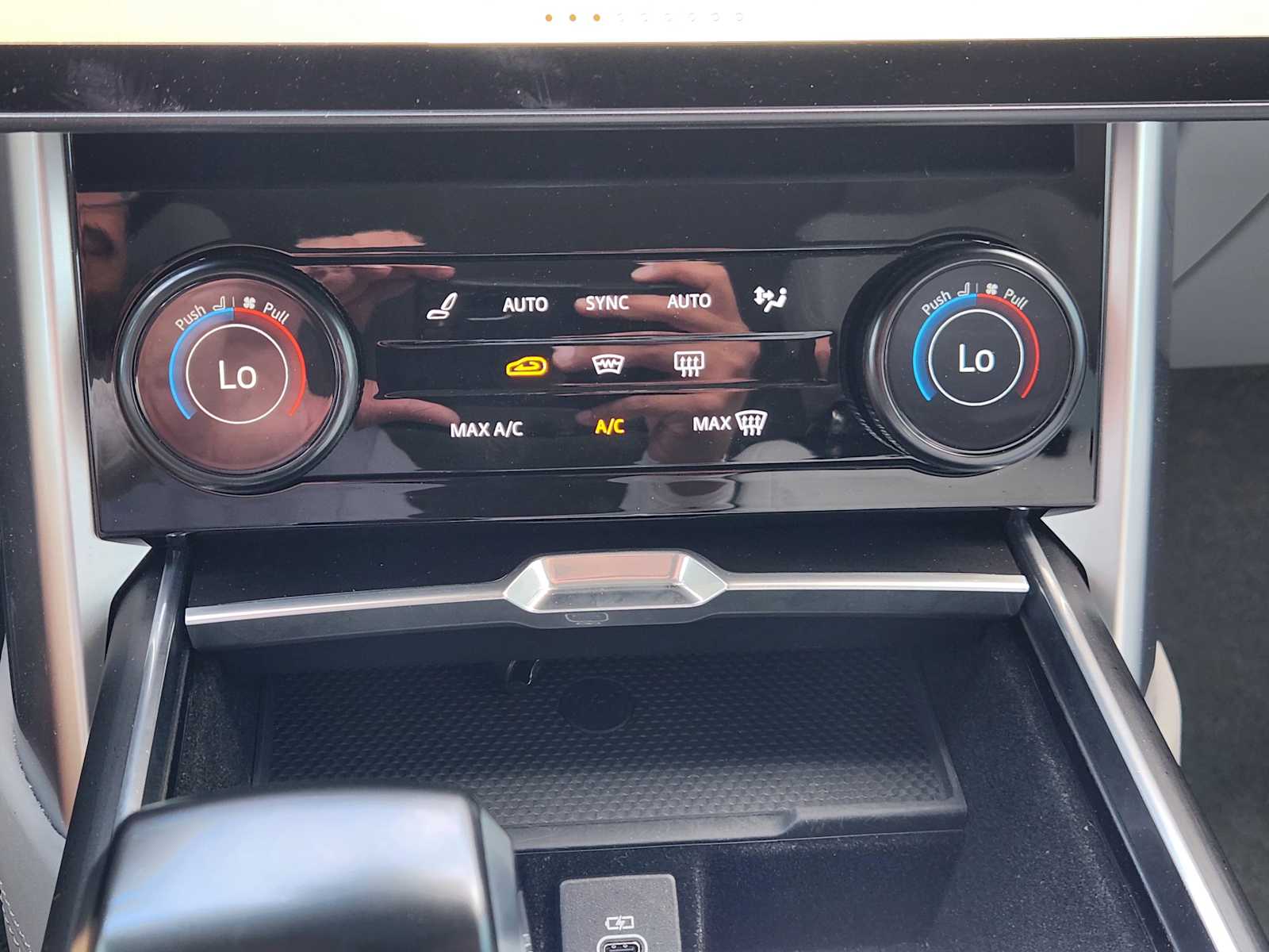 2023 Land Rover Range Rover SV photo 16
