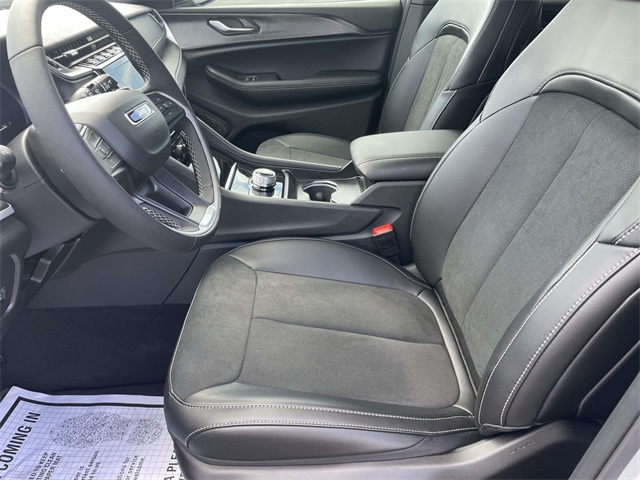 2025 Jeep Grand Cherokee Altitude X photo 13