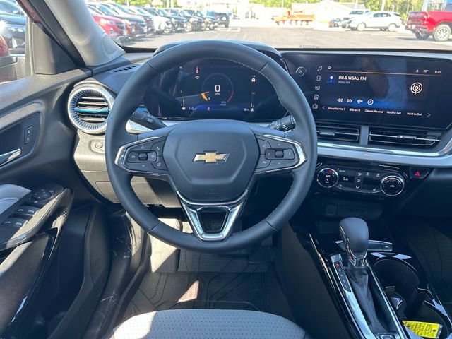 2025 Chevrolet Trax LT photo 12