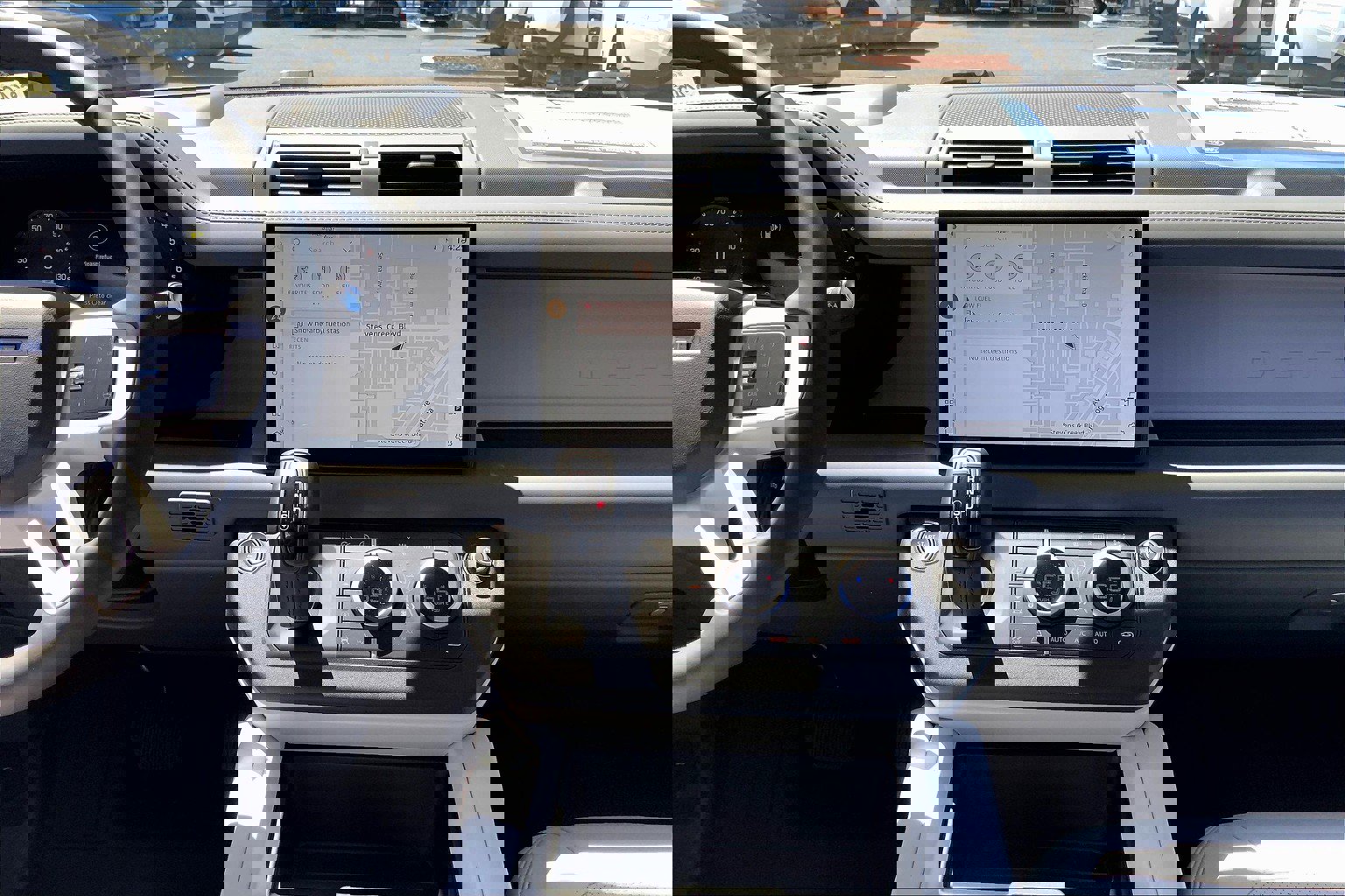 2025 Land Rover Defender 110 X-Dynamic SE photo 5