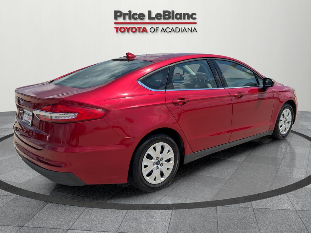 2020 Ford Fusion S photo 7