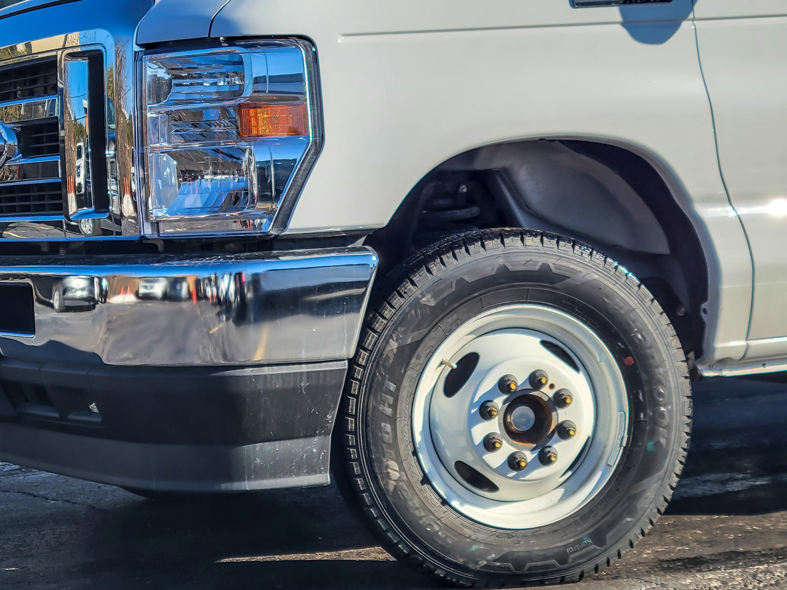 2025 FORD E-350 - Image 26