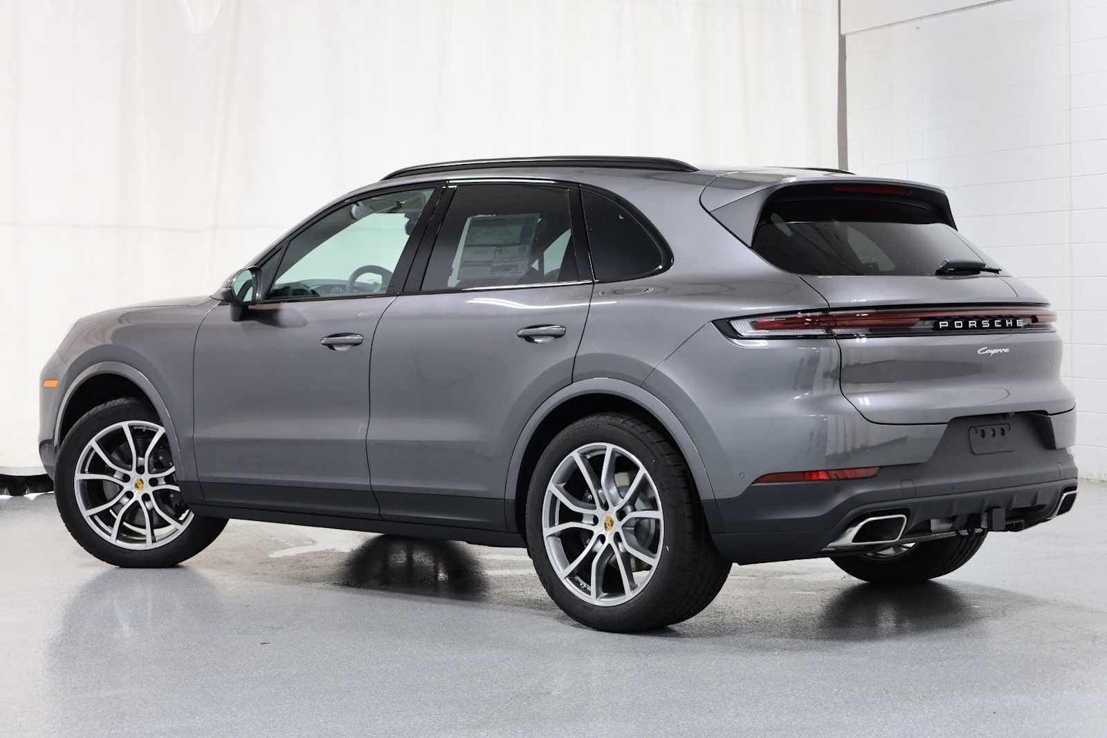 2024 Porsche Cayenne photo 3