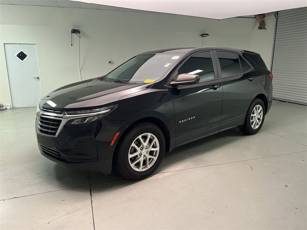 2022 Chevrolet Equinox LS photo 3