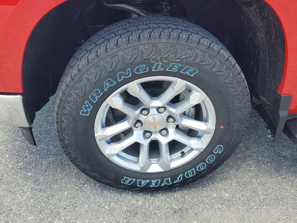 2025 Chevrolet Silverado 1500 LT photo 17
