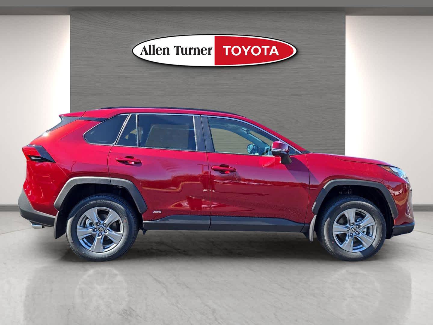 2025 Toyota RAV4 Hybrid XLE photo 3