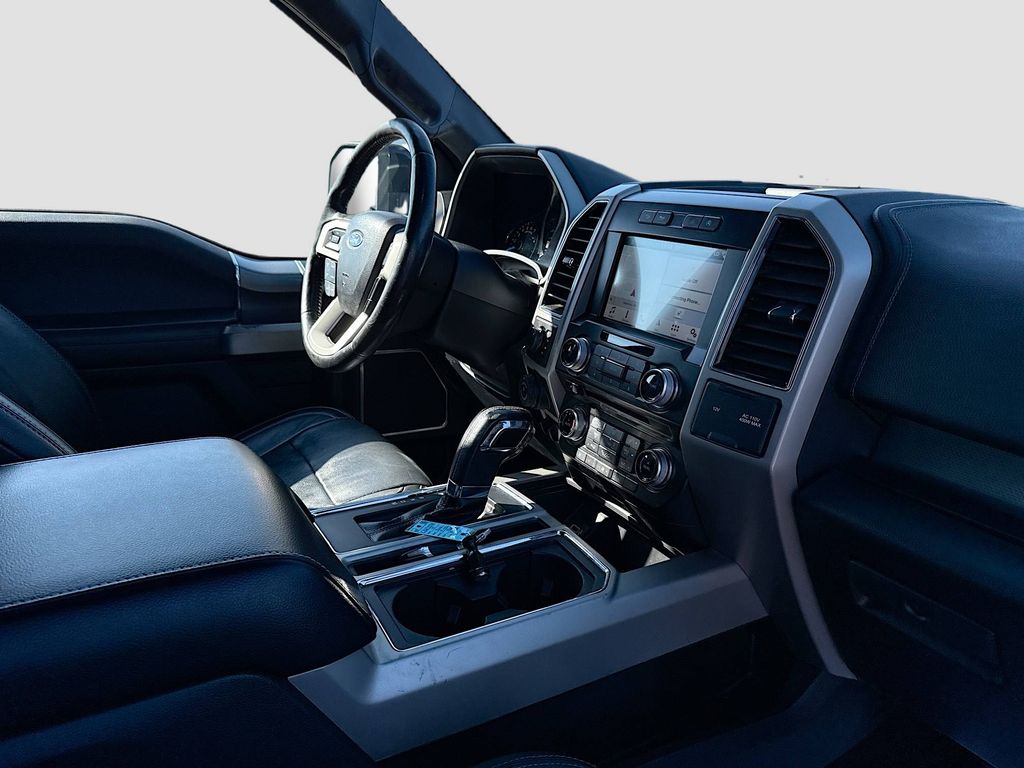 2017 Ford F-150 Lariat photo 25