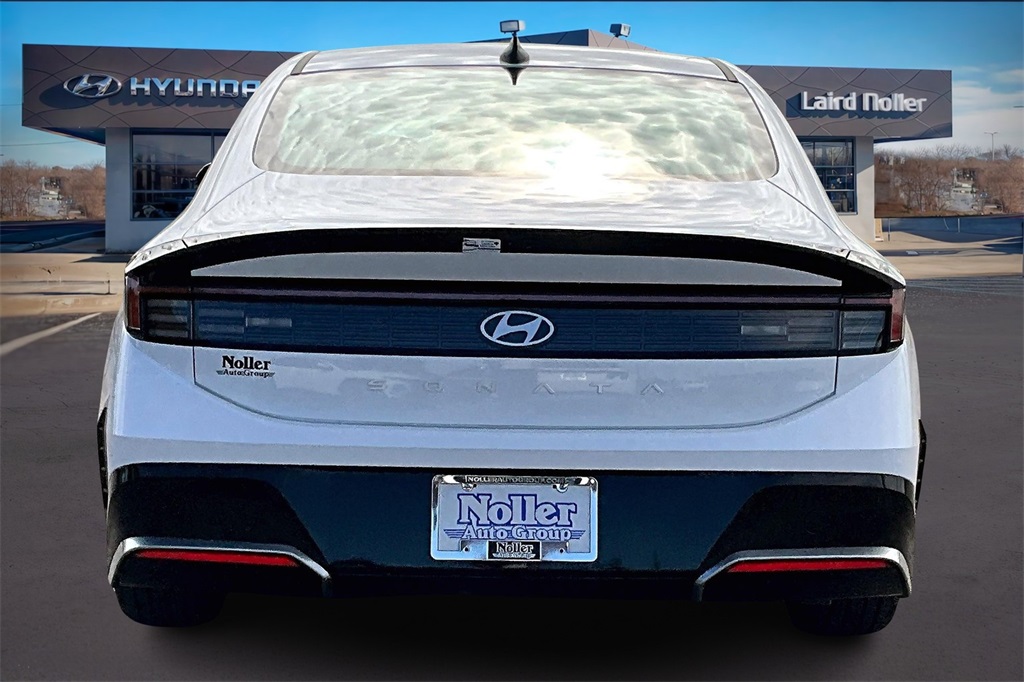 2026 Hyundai Sonata SEL Sport photo 4