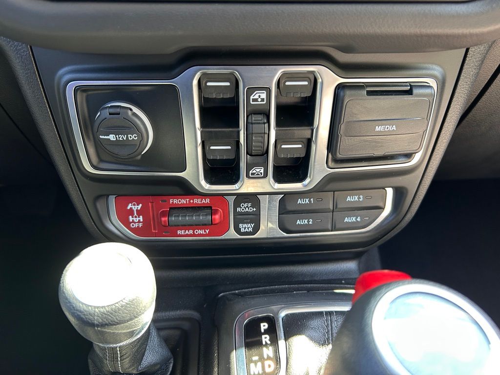 2025 Jeep Wrangler Rubicon photo 32