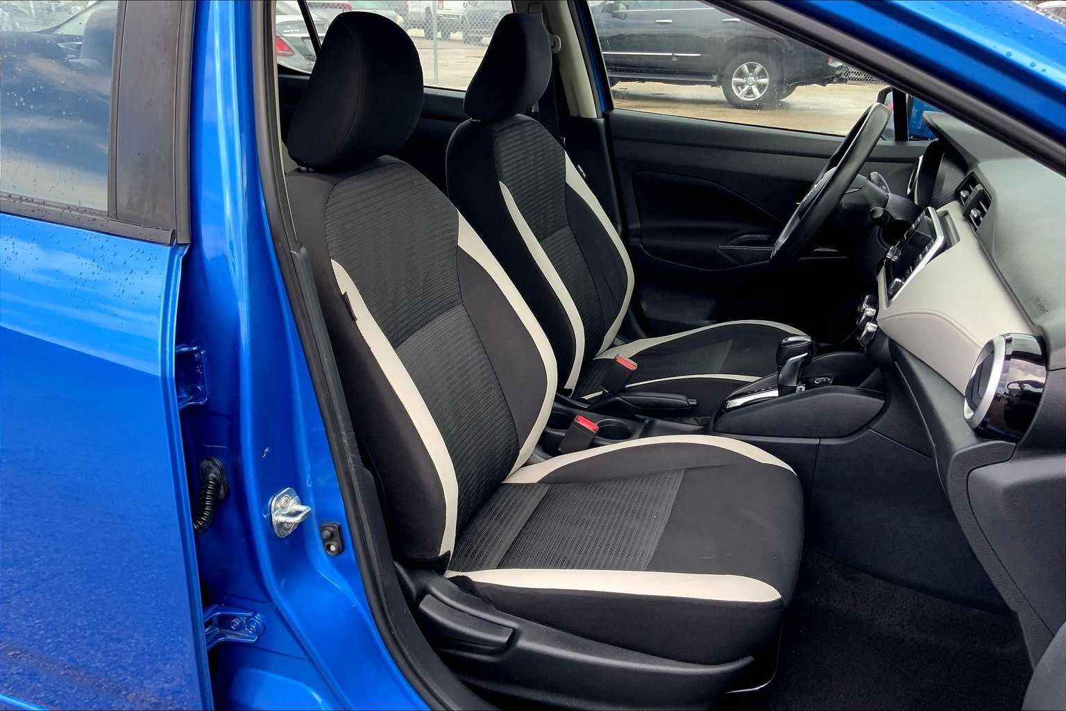 2021 Nissan Versa SV photo 6