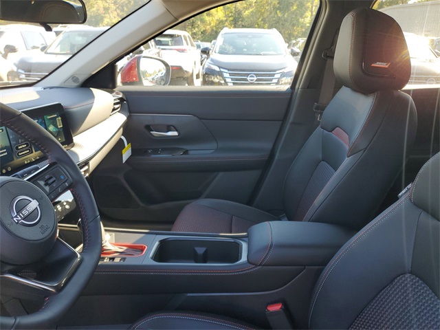 2026 Nissan Kicks SR photo 4