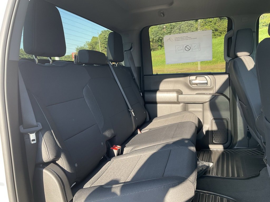 2025 Chevrolet Silverado 2500HD Custom photo 15