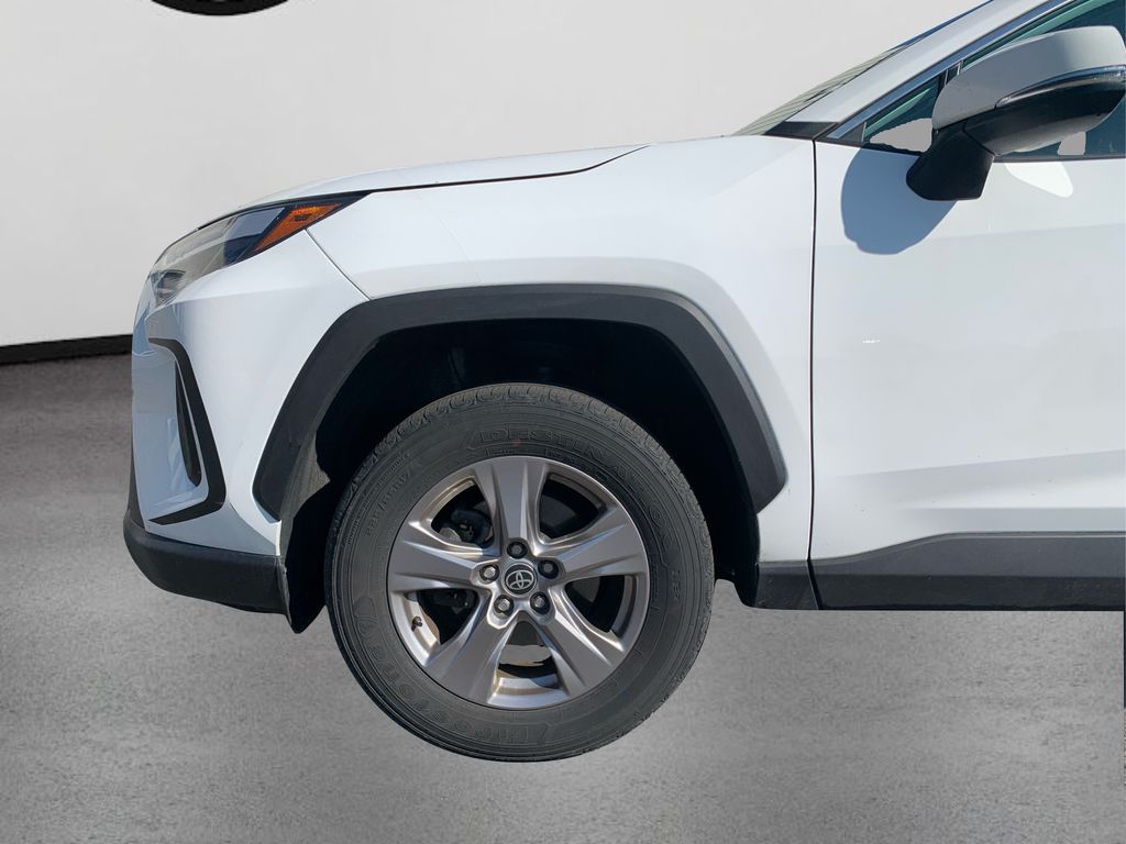 2022 Toyota RAV4 XLE photo 12