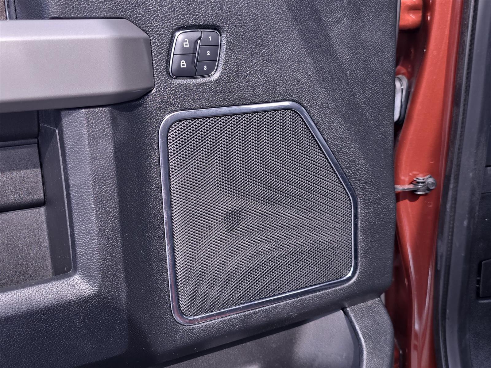 2018 Ford F-250 Lariat photo 25