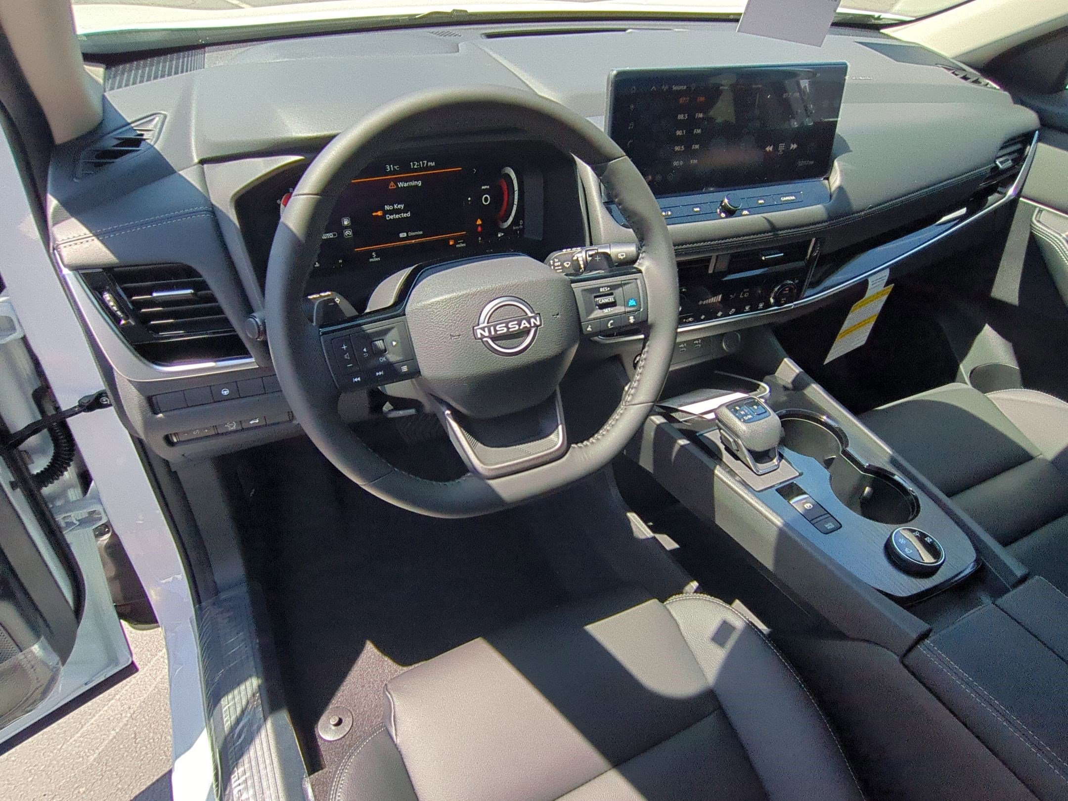 2025 Nissan Rogue SL photo 7