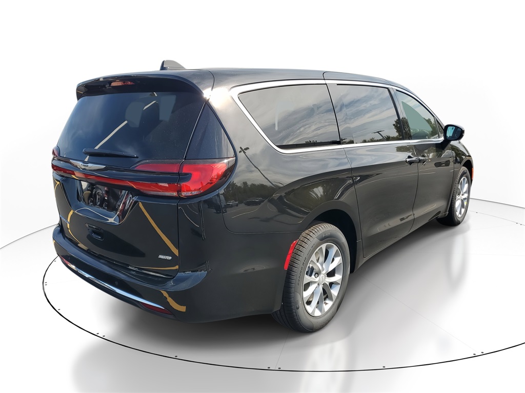 2026 Chrysler Pacifica photo 4