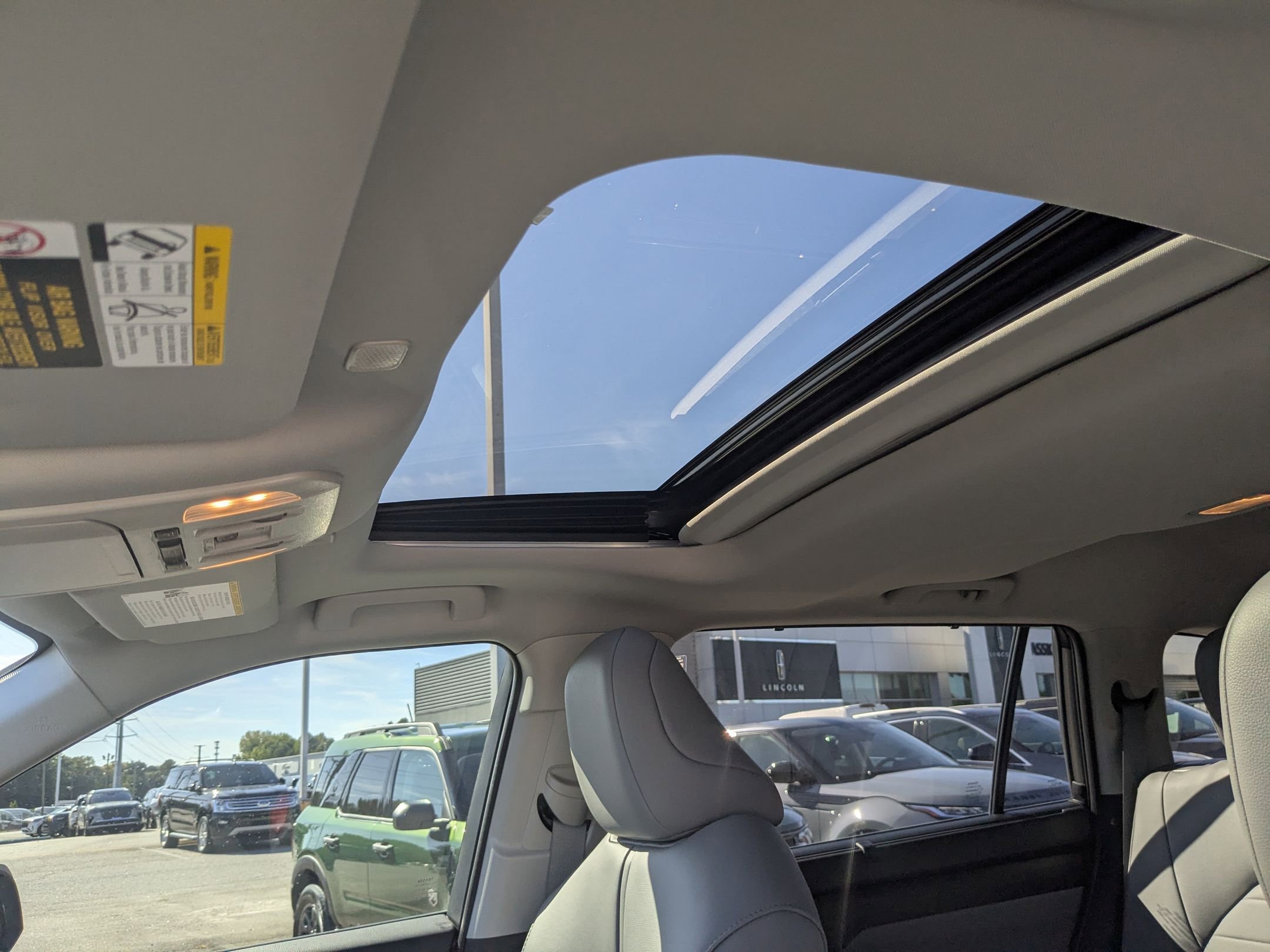 2025 Toyota Highlander XLE photo 22