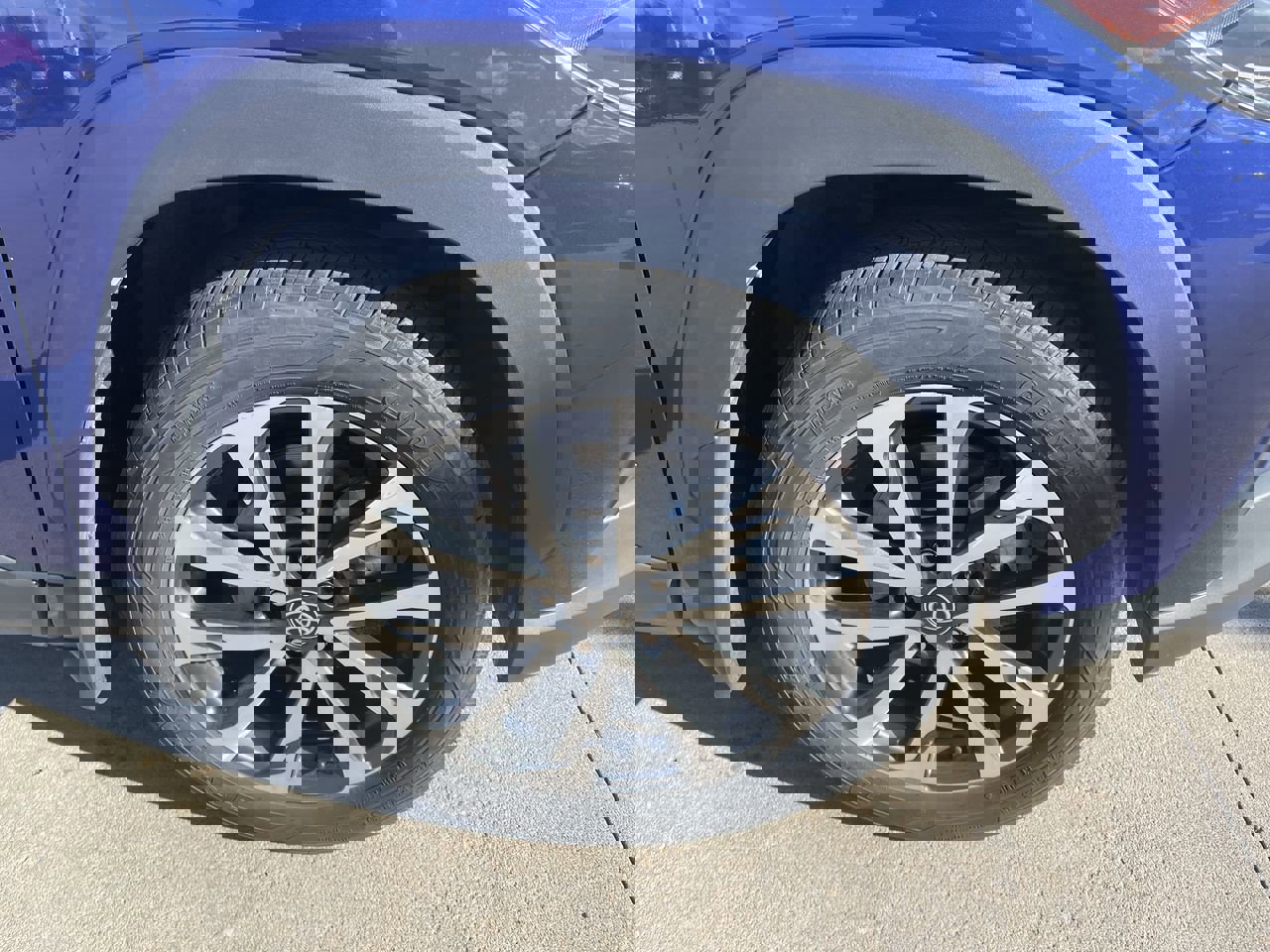 Used 2023 Toyota Corolla Cross XLE with VIN 7MUEAABG3PV045627 for sale in Kansas City