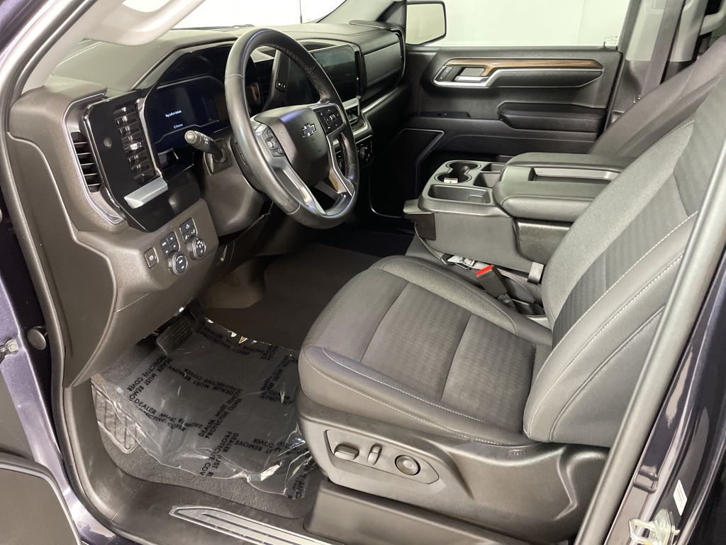 2023 Chevrolet Silverado 1500 RST photo 17