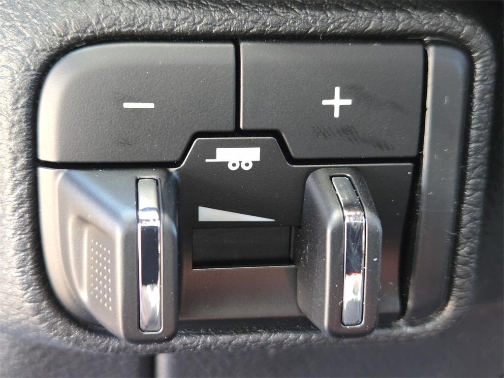 2025 Toyota RAV4 R/T photo 13