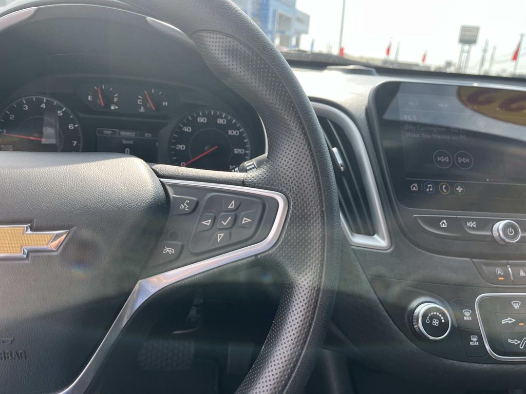 2022 Chevrolet Malibu LS photo 18