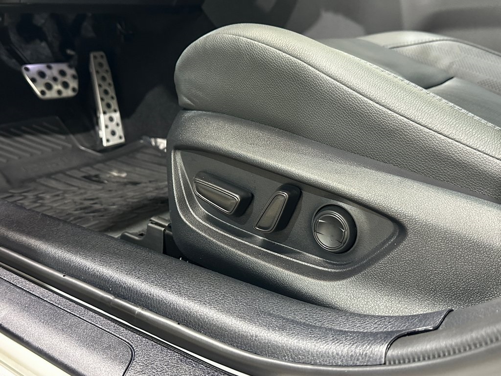 2025 Toyota Camry XSE photo 14
