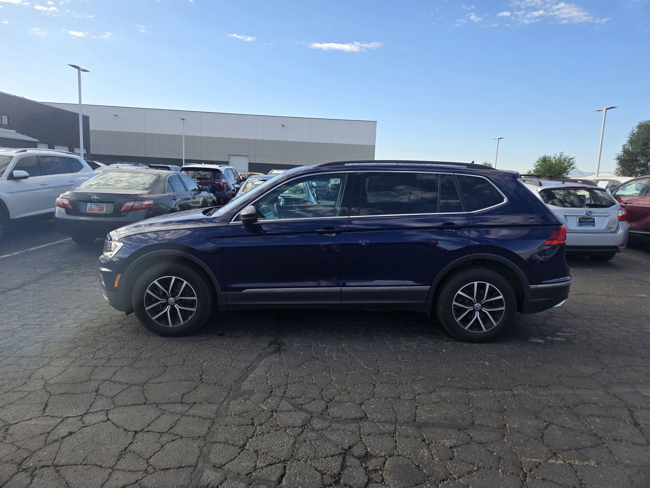 2021 Volkswagen Tiguan SE photo 2