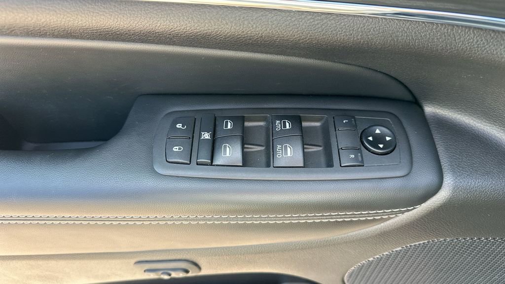 2021 Jeep Grand Cherokee Anniversary Edition photo 21