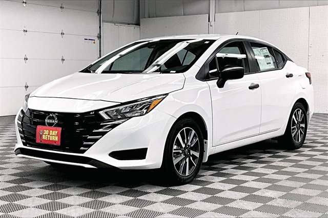 2025 Nissan Versa 1.6 S photo 2