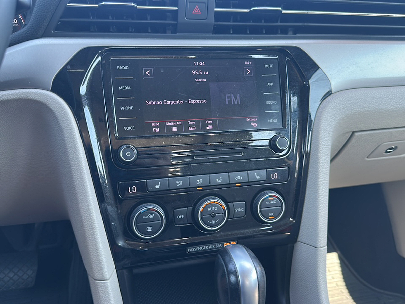 2022 Volkswagen Passat 2.0T SE photo 15
