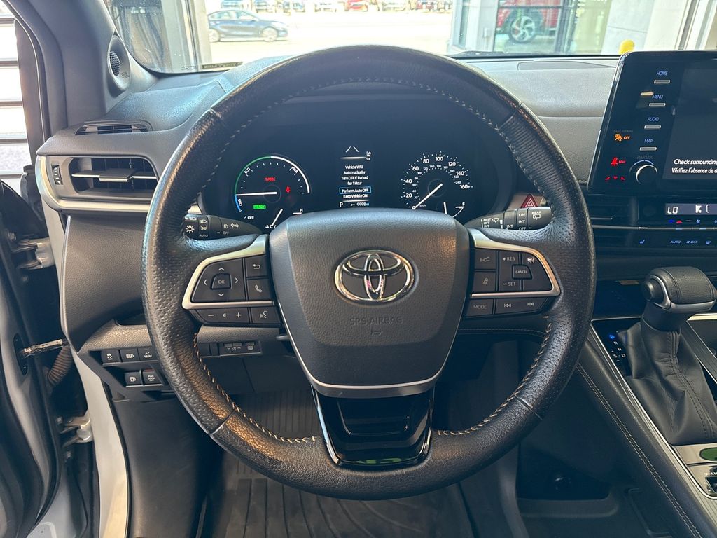 2022 Toyota Sienna XLE Woodland Edition photo 8