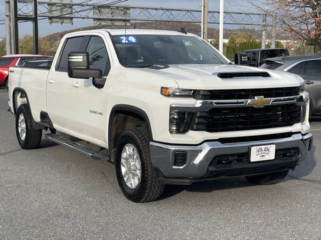 2024 Chevrolet Silverado 3500HD LT's photo