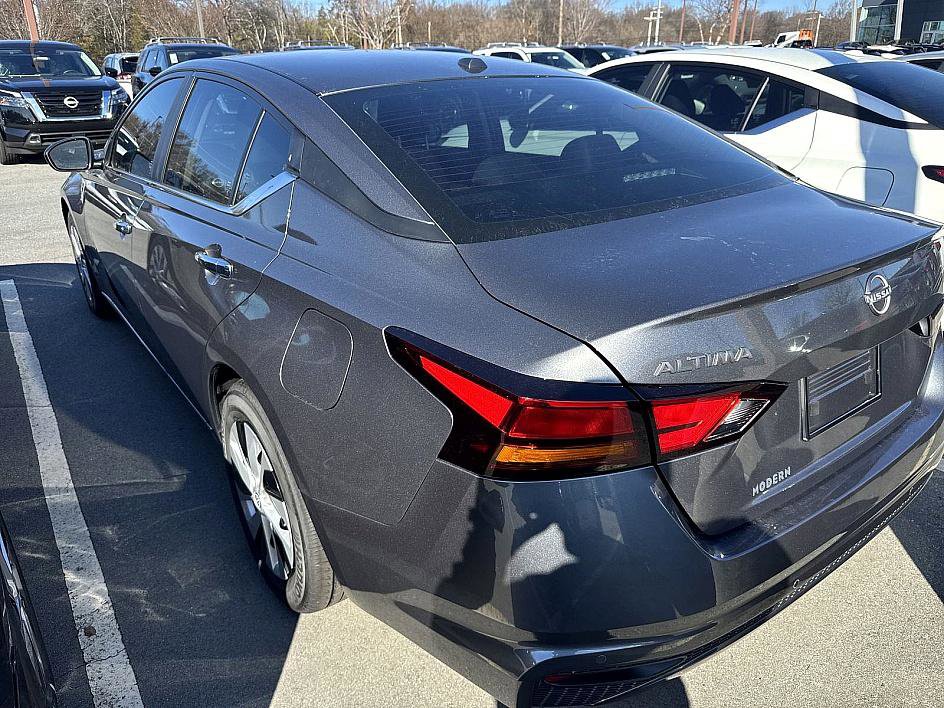 2025 Nissan Altima S photo 4