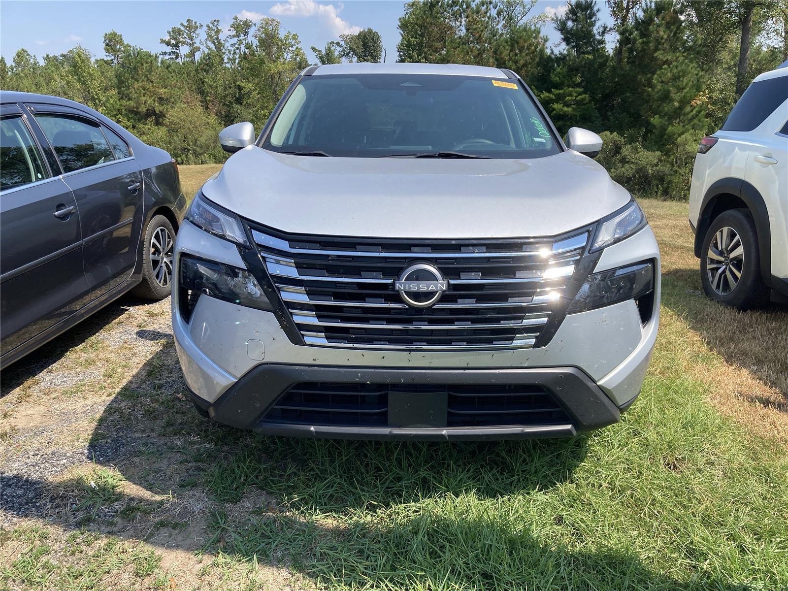 2024 Nissan Rogue SV photo 3